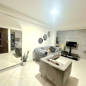 Amplio Y Lindo Apartamento